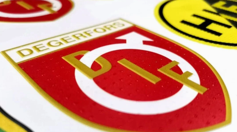 6090UV Flatbed Printer: A New Favorite for Customizing Clothing Logos Through TPU Hot Pressing, Integrating Tradition!